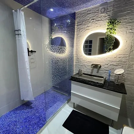 Pink Tropical Champagne Reims