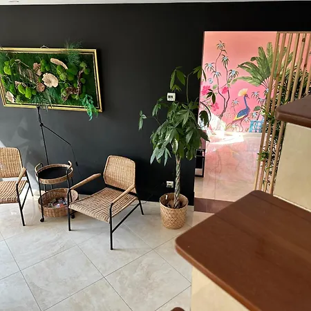 Apartment Pink Tropical Champagne Reims