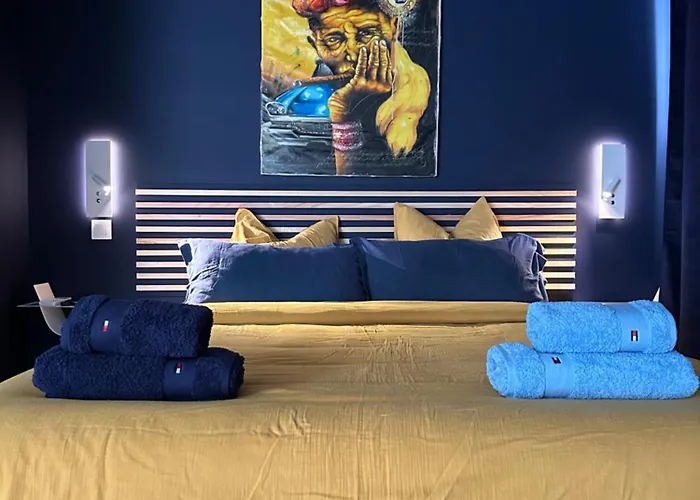 דירה Pink Tropical Champagne *